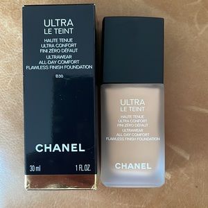 - CHANEL ultra Le taint foundation # B 30. New